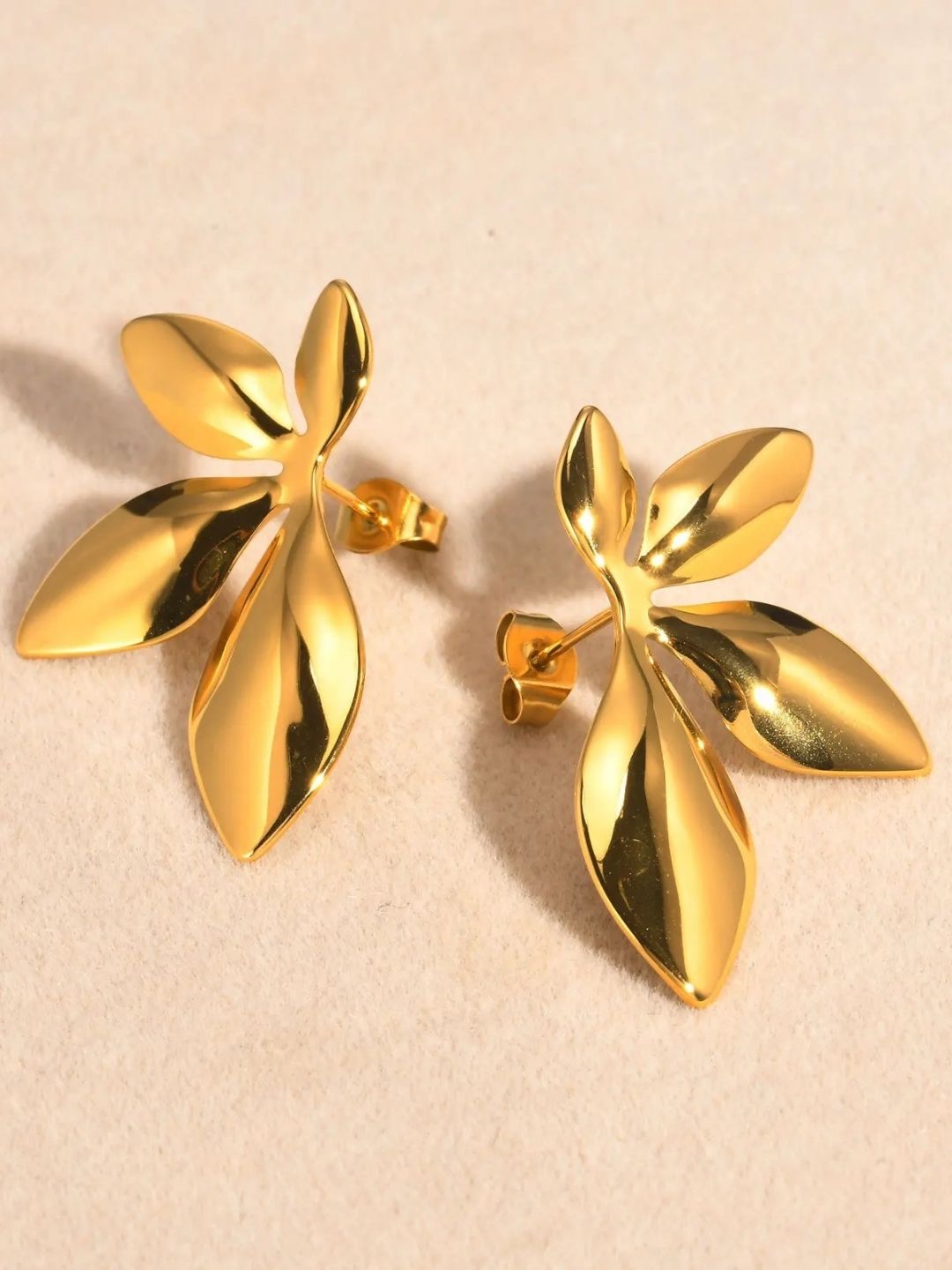Glossy Leafy Shaped Earrings