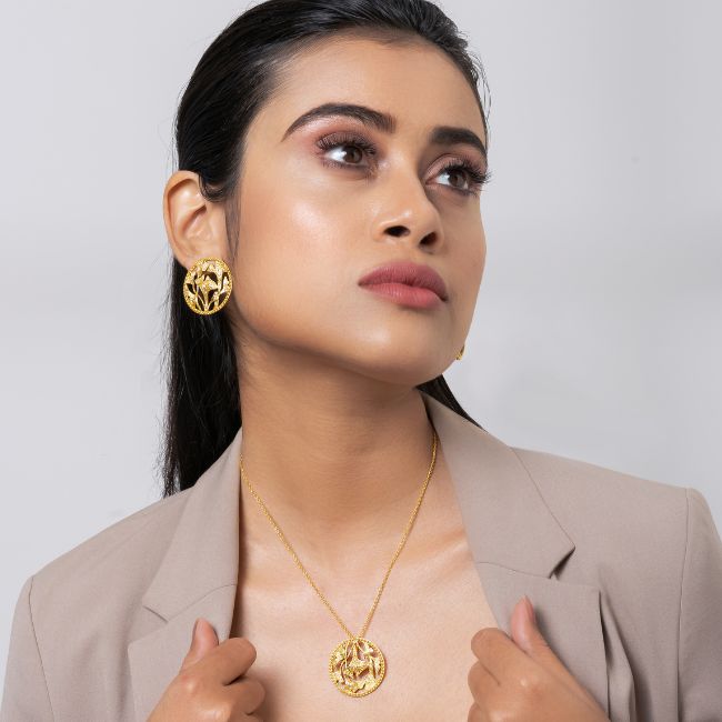 Ginkgo Round Pendant Necklace