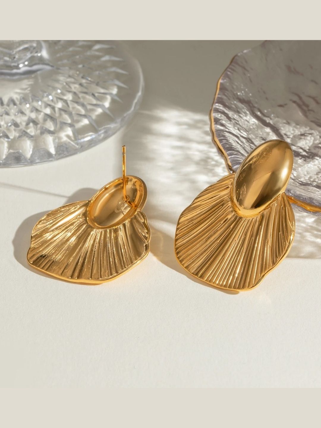 Fish Tail Ribbed Stud Earrings