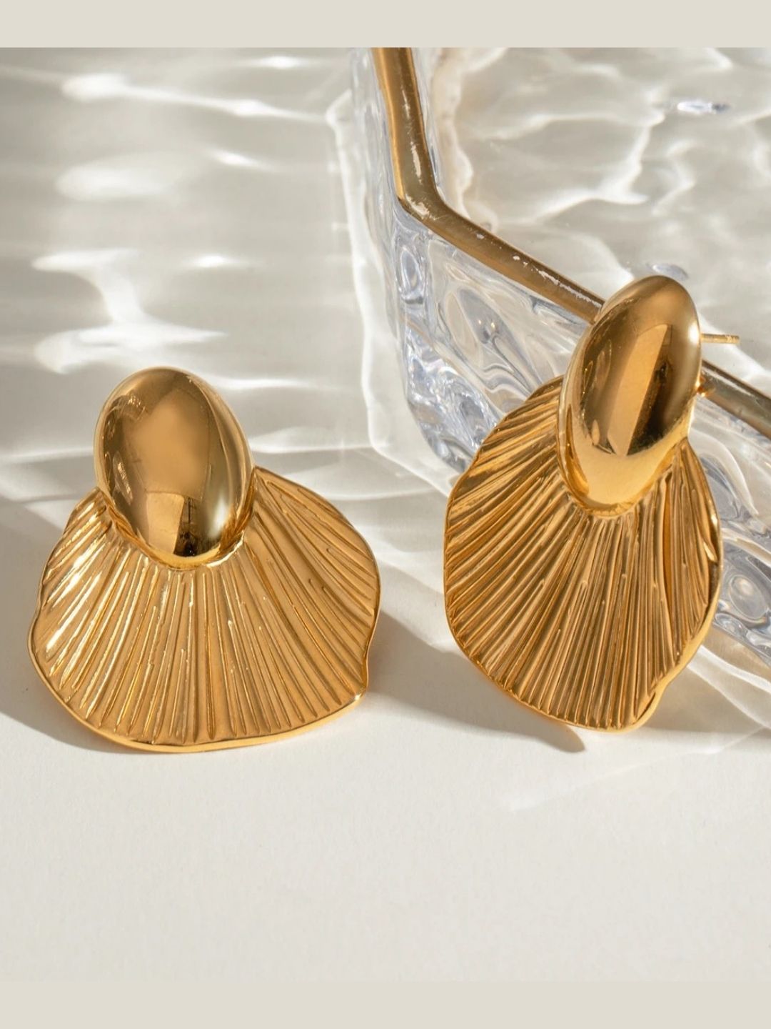 Fish Tail Ribbed Stud Earrings