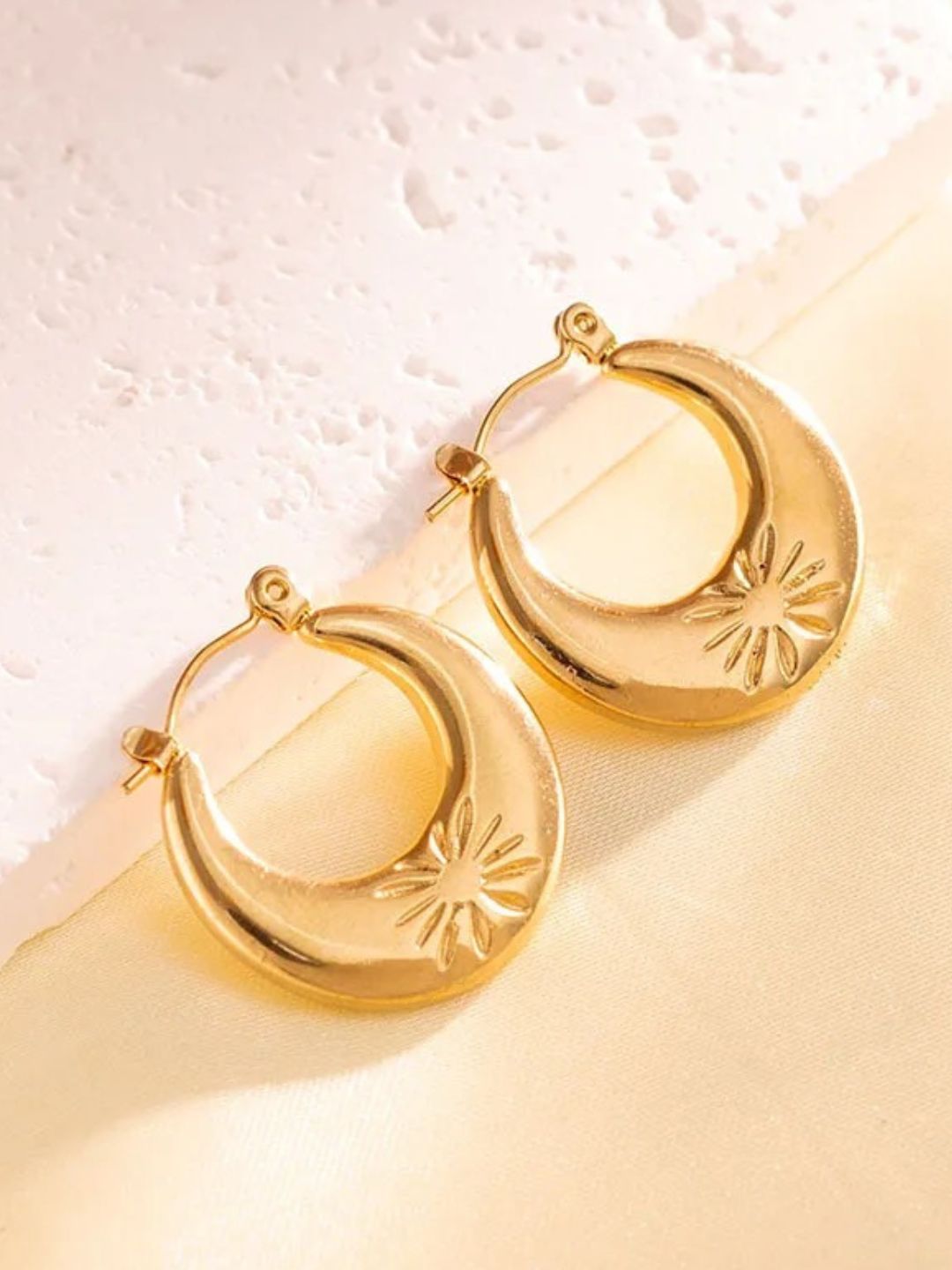 Vintage Carve Flower Hoop Earrings
