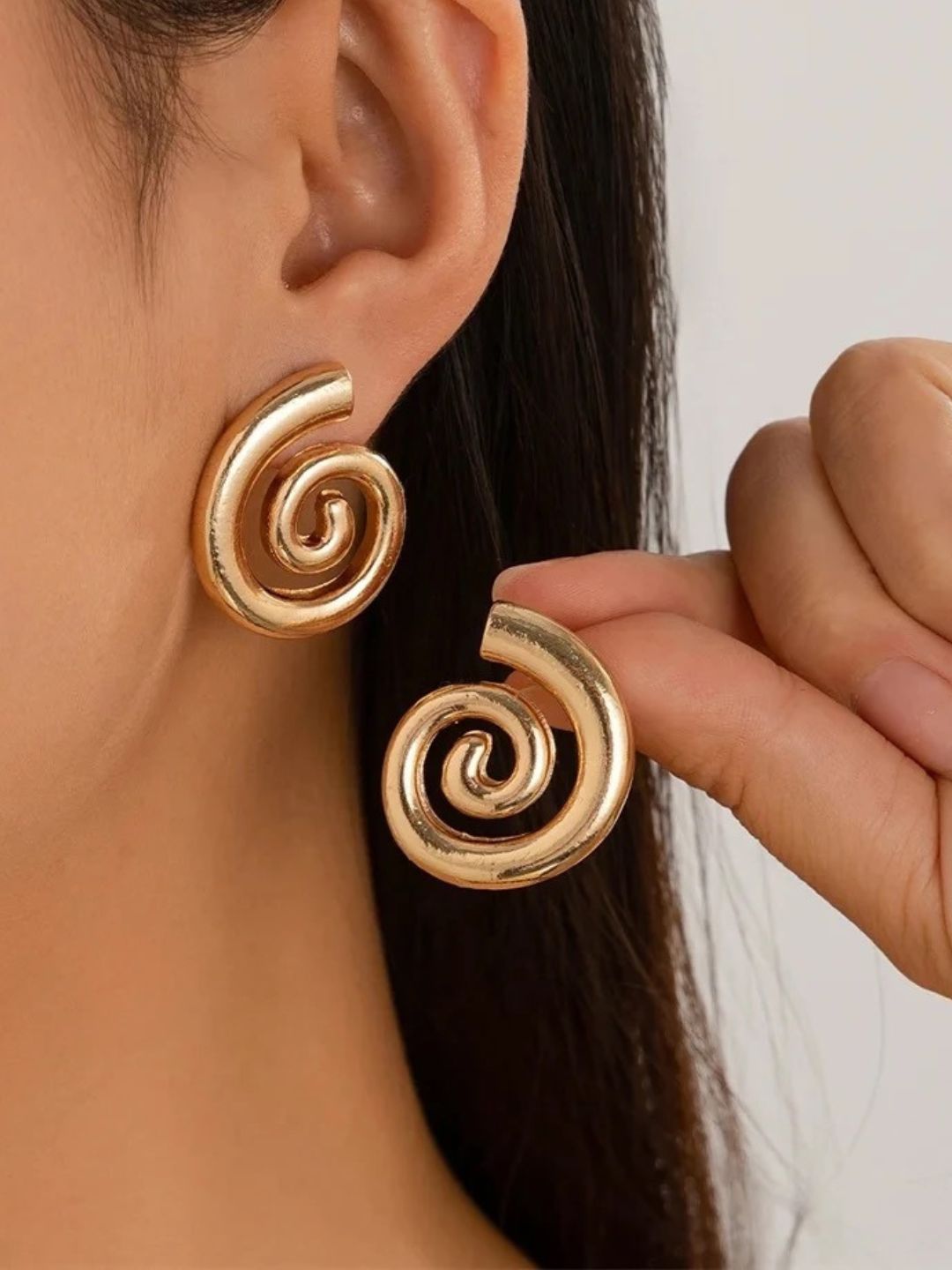 Conch Snail Stud Earrings