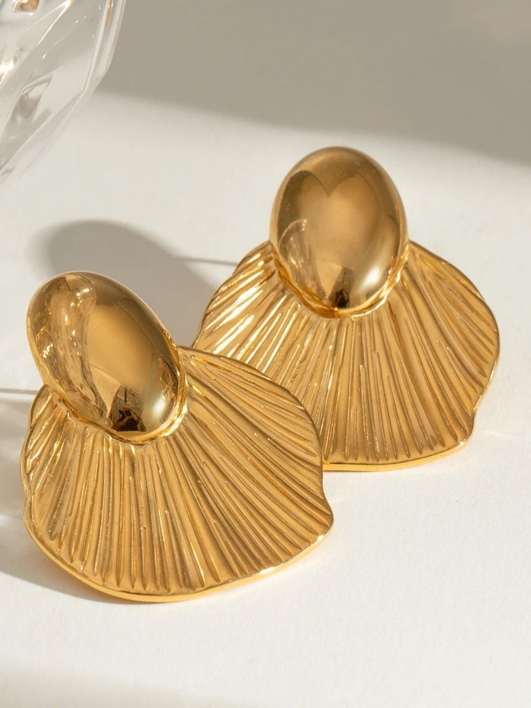 Fish Tail Ribbed Stud Earrings