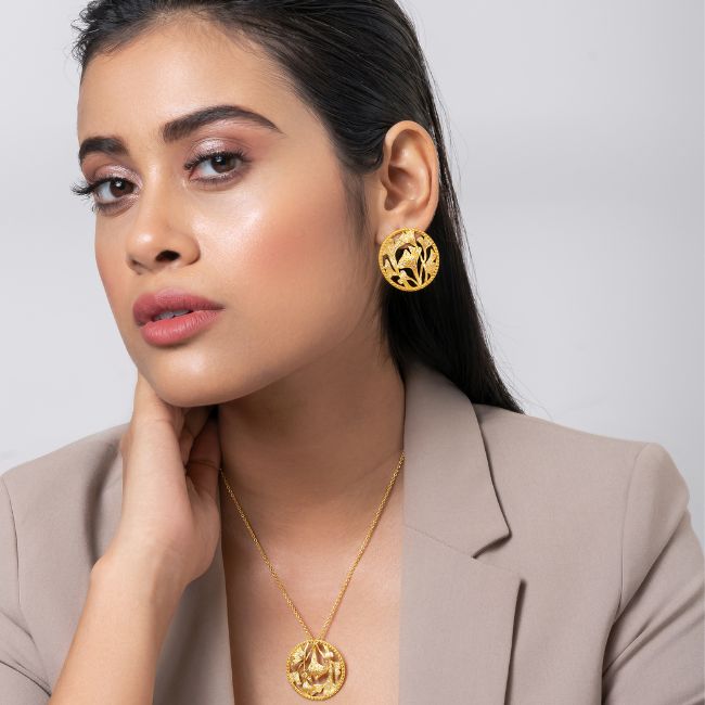 Ginkgo Round Pendant Necklace