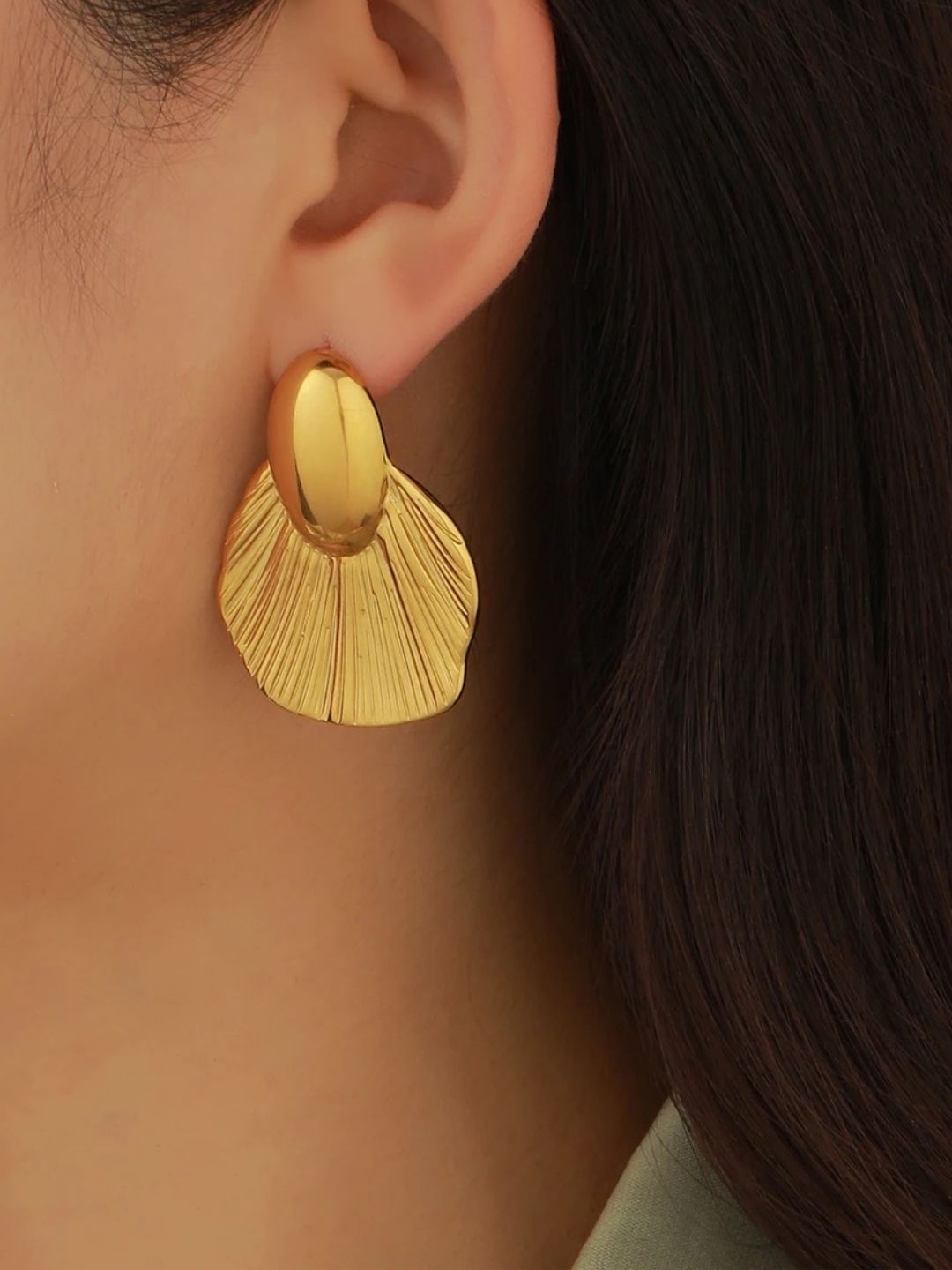 Fish Tail Ribbed Stud Earrings