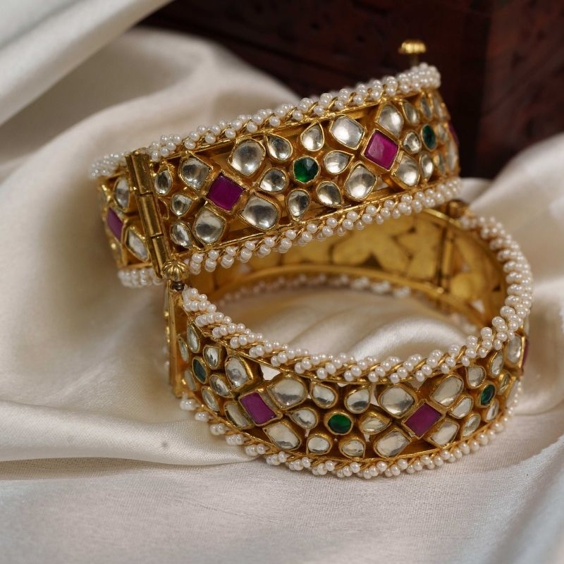 Niya Multicolured Kundan Embellished Bangle