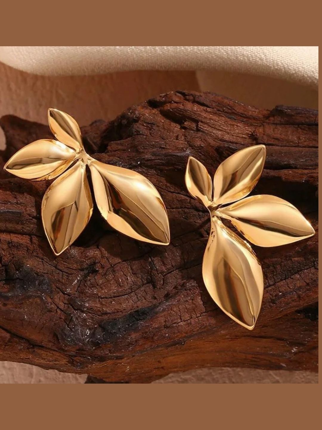 Glossy Leafy Shaped Earrings