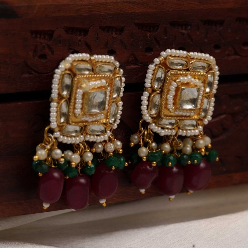 Kesaya White Kundan Embellished Necklace Set