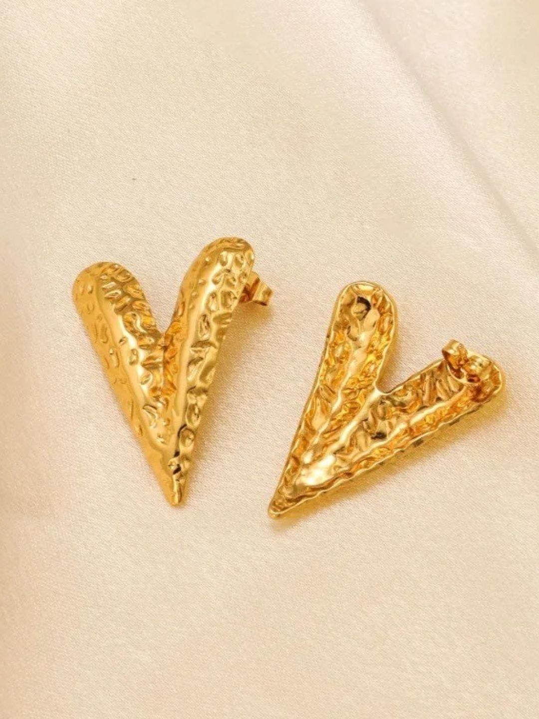V shaped drop earring