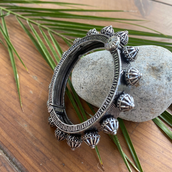 Sun Rays Inspired Oxidised Kada