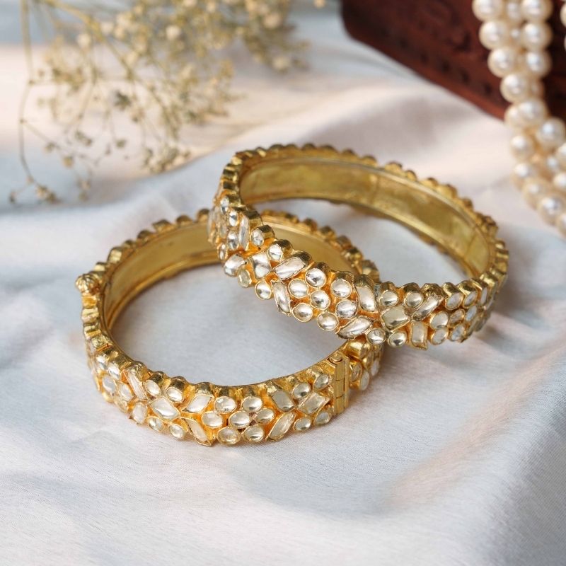 Kasi White Jadtar Embellished Bangle