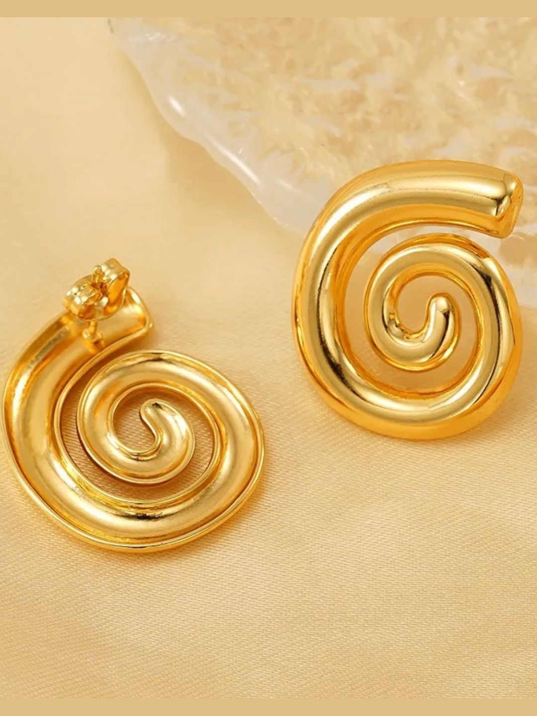 Conch Snail Stud Earrings