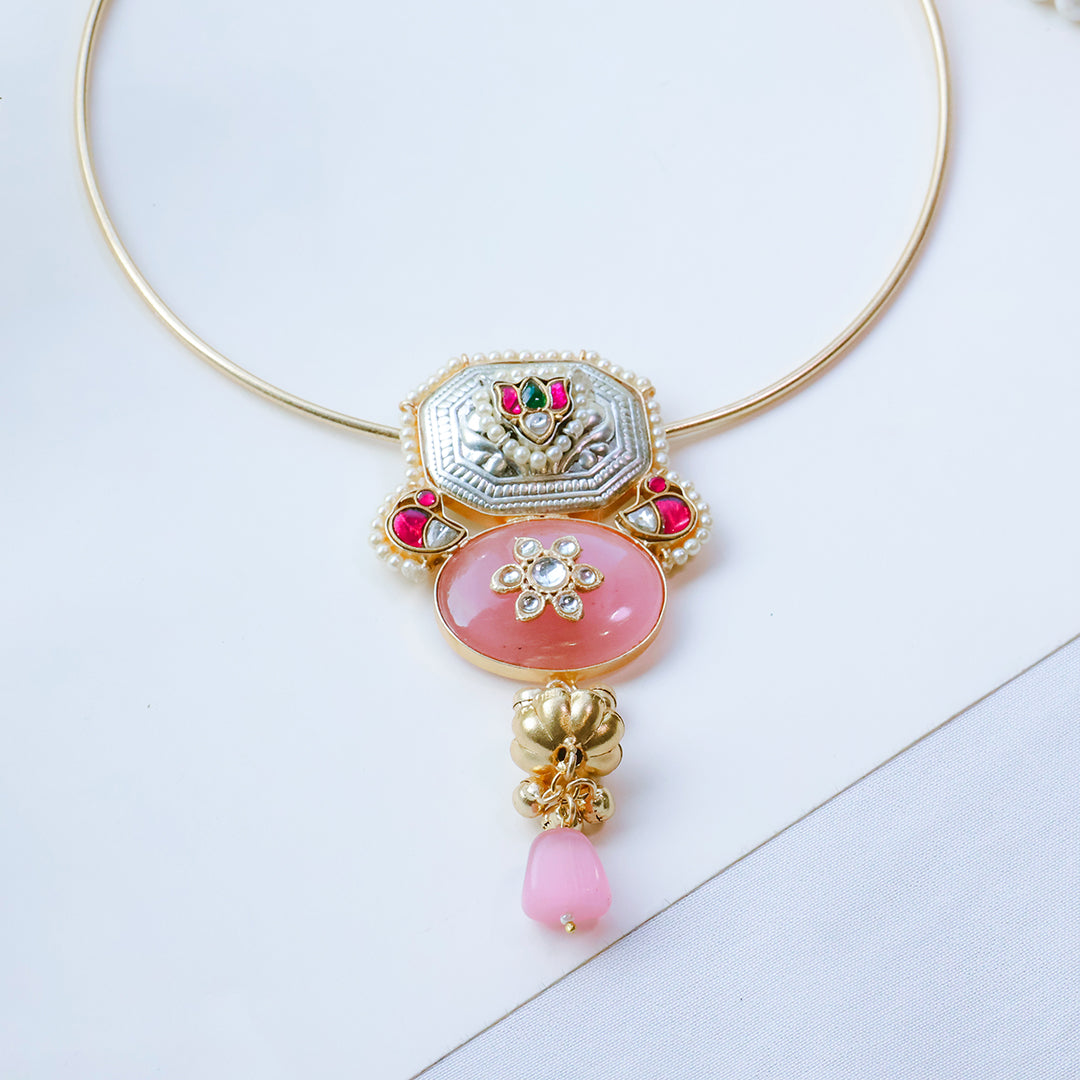 Handcrafted Pink Stone Hasli with Kundan Lotus Motif – Designer Fusion Jewelry