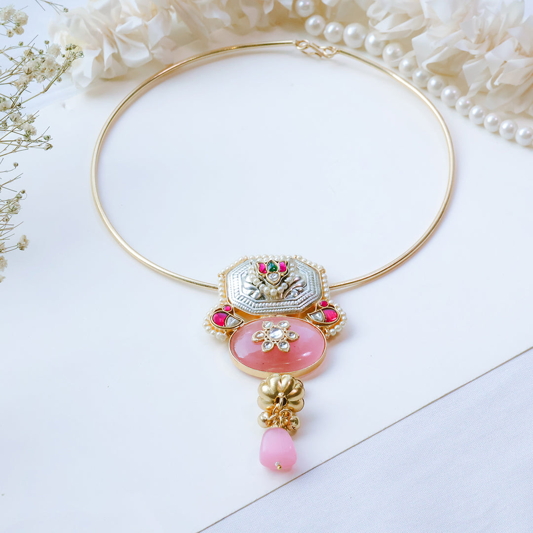 Handcrafted Pink Stone Hasli with Kundan Lotus Motif – Designer Fusion Jewelry