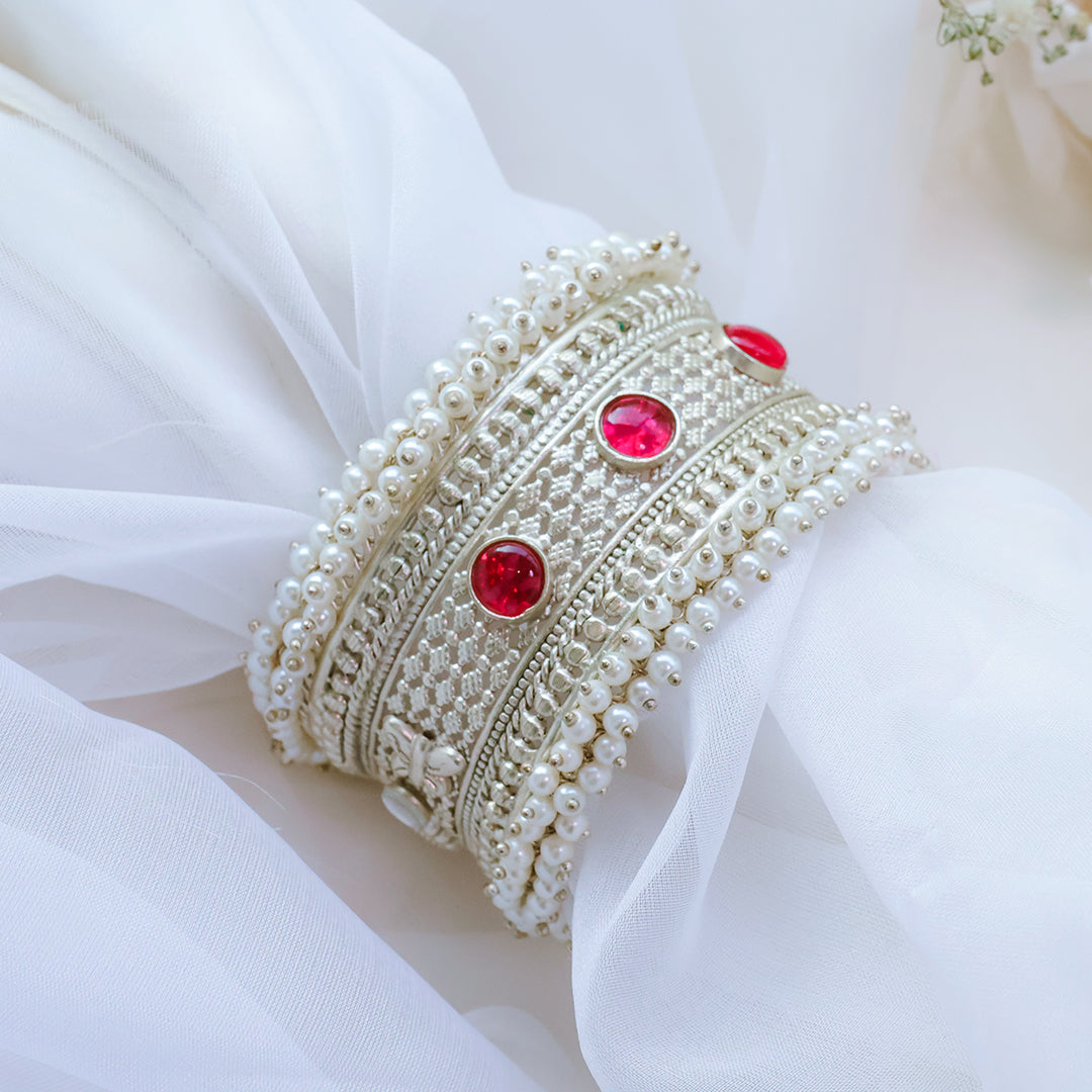 Oxidized Silver Kada with Red Kundan Stones and Pearl Bead Border