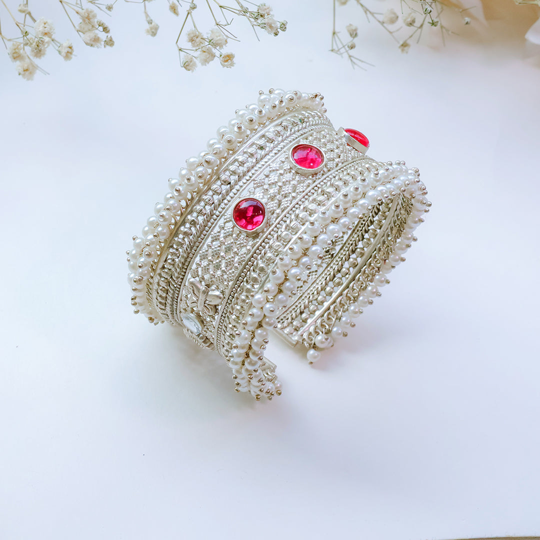 Oxidized Silver Kada with Red Kundan Stones and Pearl Bead Border