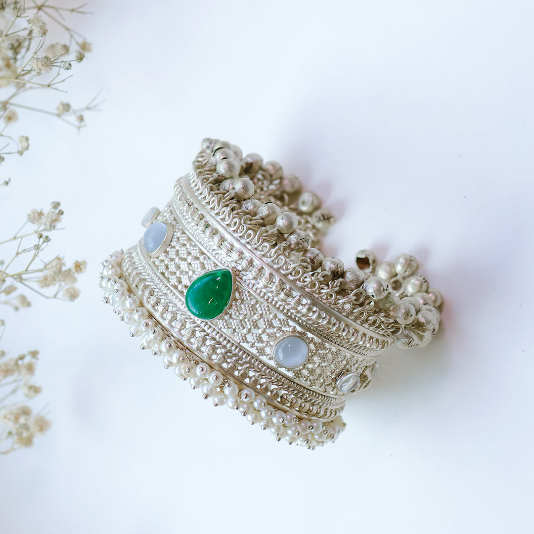 Oxidized Silver Kada with Green Teardrop Kundan & Pearl Beaded Border