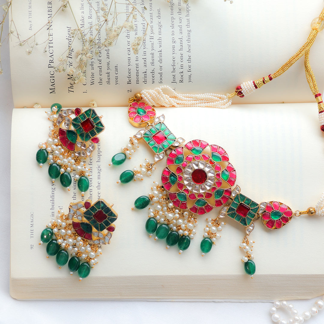 Traditional Paachi Kundan Necklace Set with Green Beads – Bridal Jewellery for Weddings