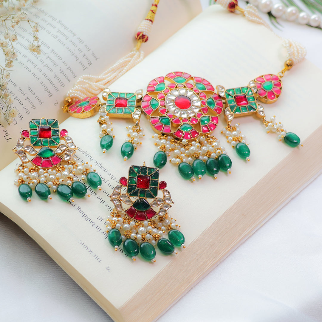 Traditional Paachi Kundan Necklace Set with Green Beads – Bridal Jewellery for Weddings