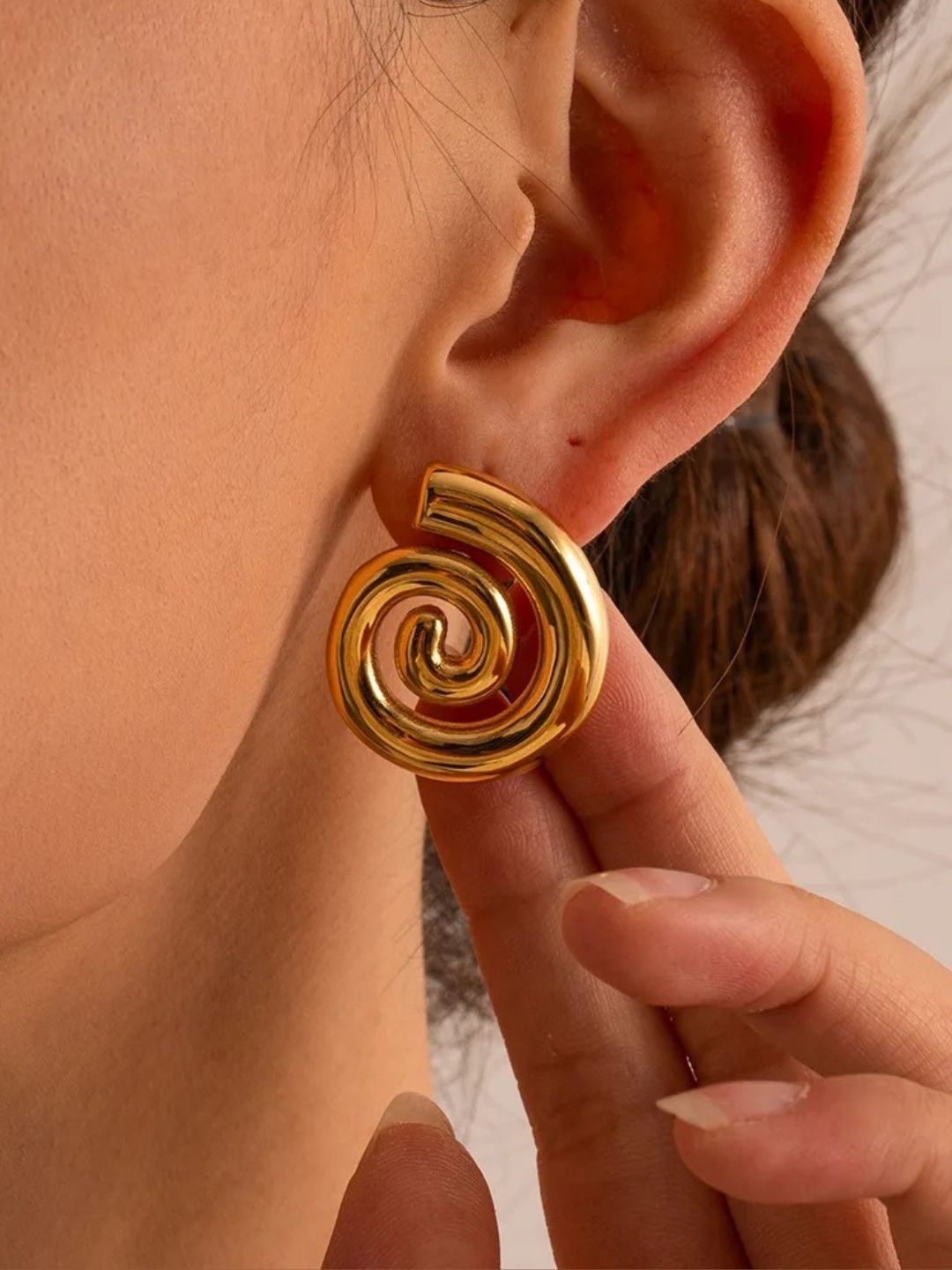 Conch Snail Stud Earrings
