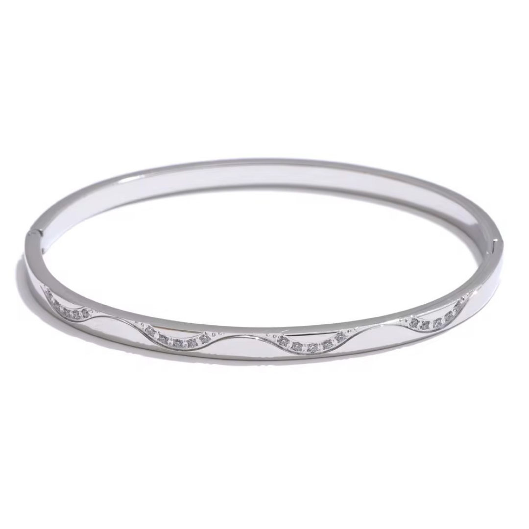 Wavy Luxe Diamond Bracelet