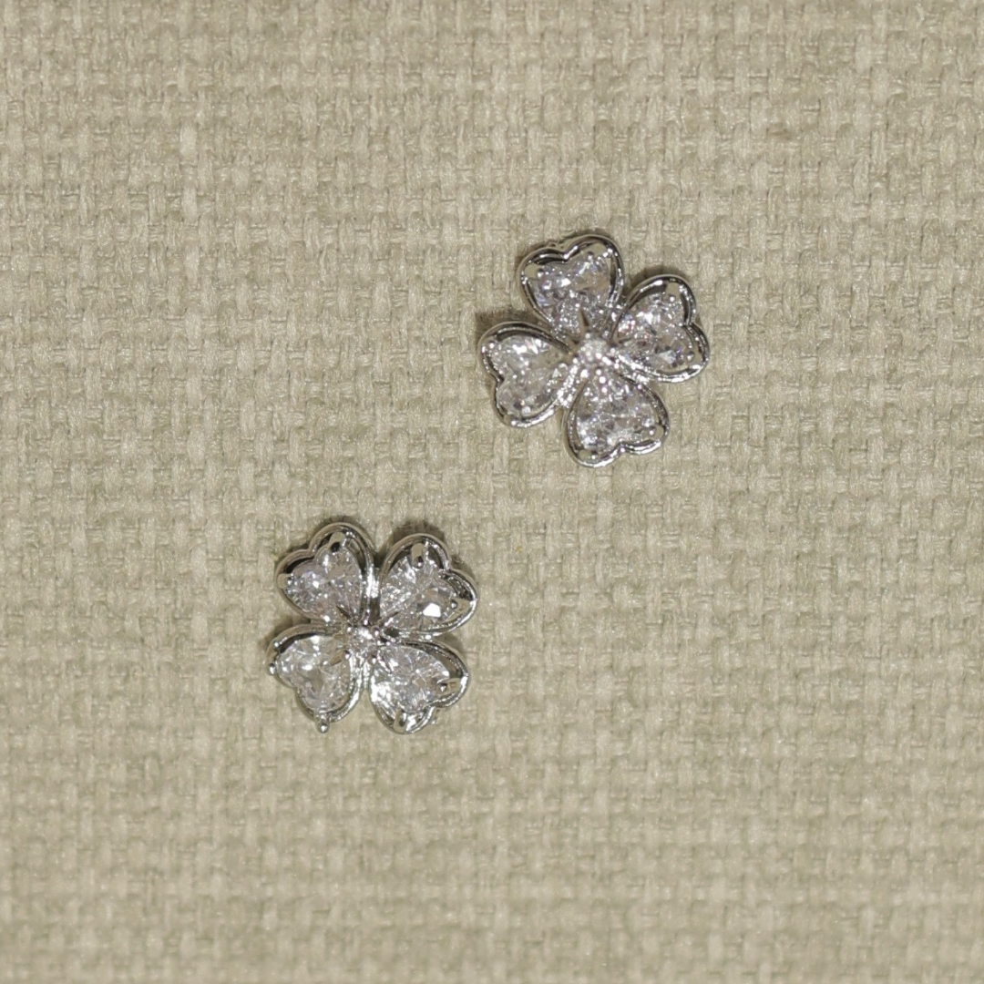 Elegant Silver Clover Stud Earrings for Women – Sparkling Four-Leaf Flower Design