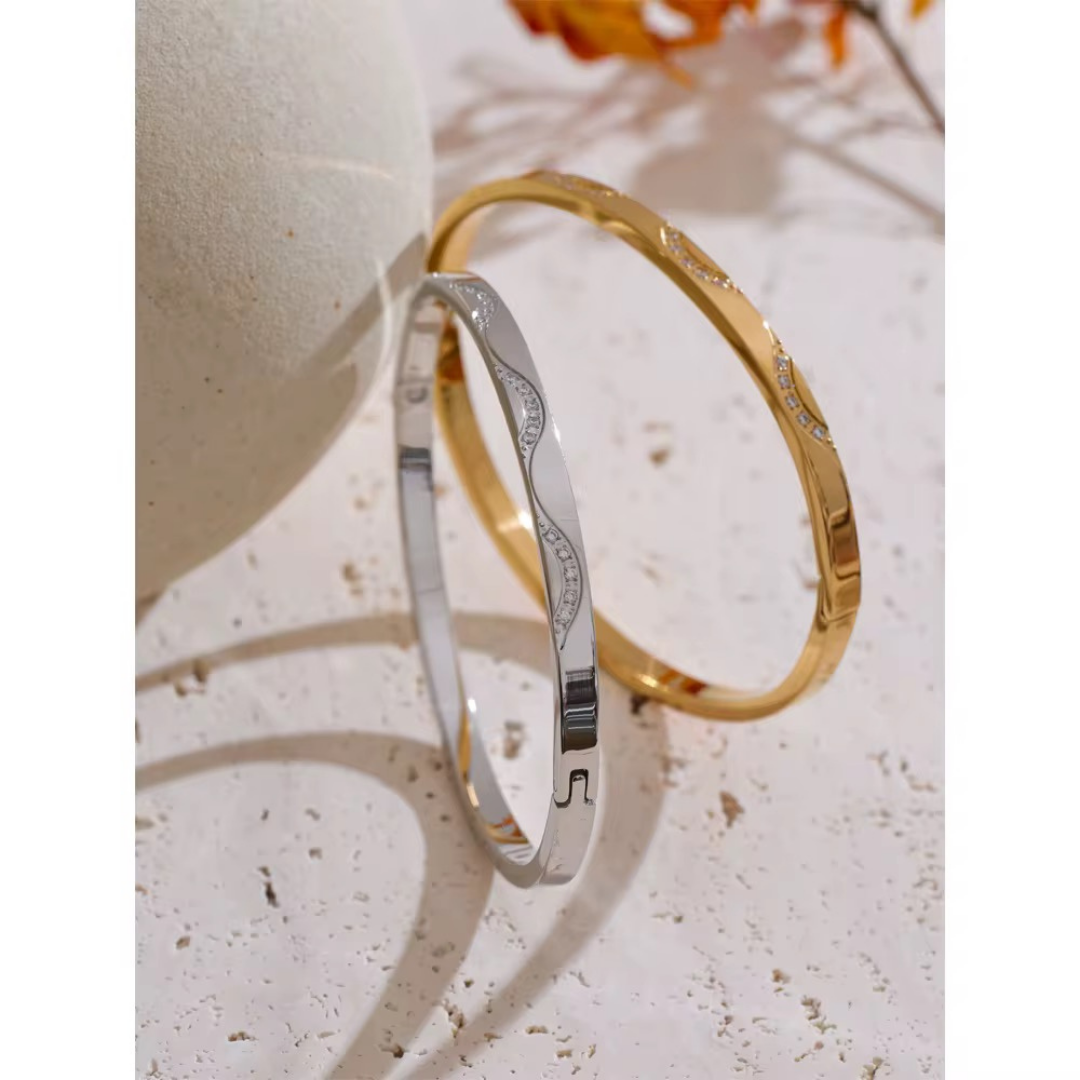 Wavy Luxe Diamond Bracelet