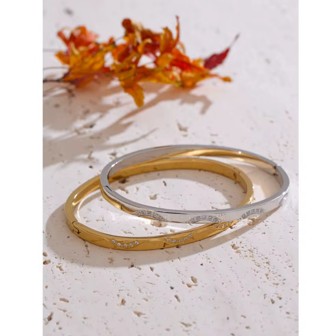 Wavy Luxe Diamond Bracelet