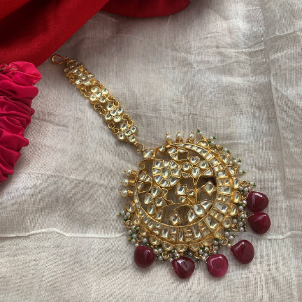 Maroon Bridal Maang Tikka in Kundan