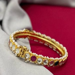 Elegant Bracelet in Ahmedabadi Kundan