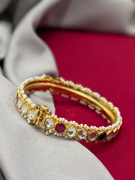 Elegant Bracelet in Ahmedabadi Kundan