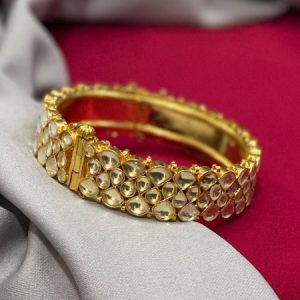 Traditional Paachi Kundan Bracelet