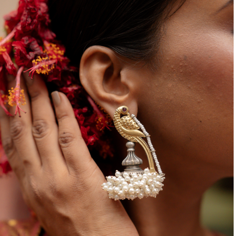 Dual Tone Parrot Pearly Earring