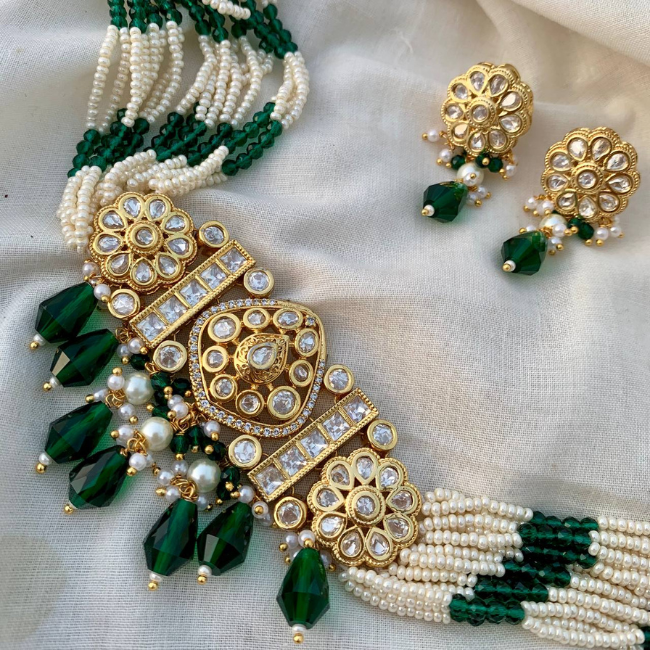 Kundan Choker Set Adorned With Pearls And Green Beads